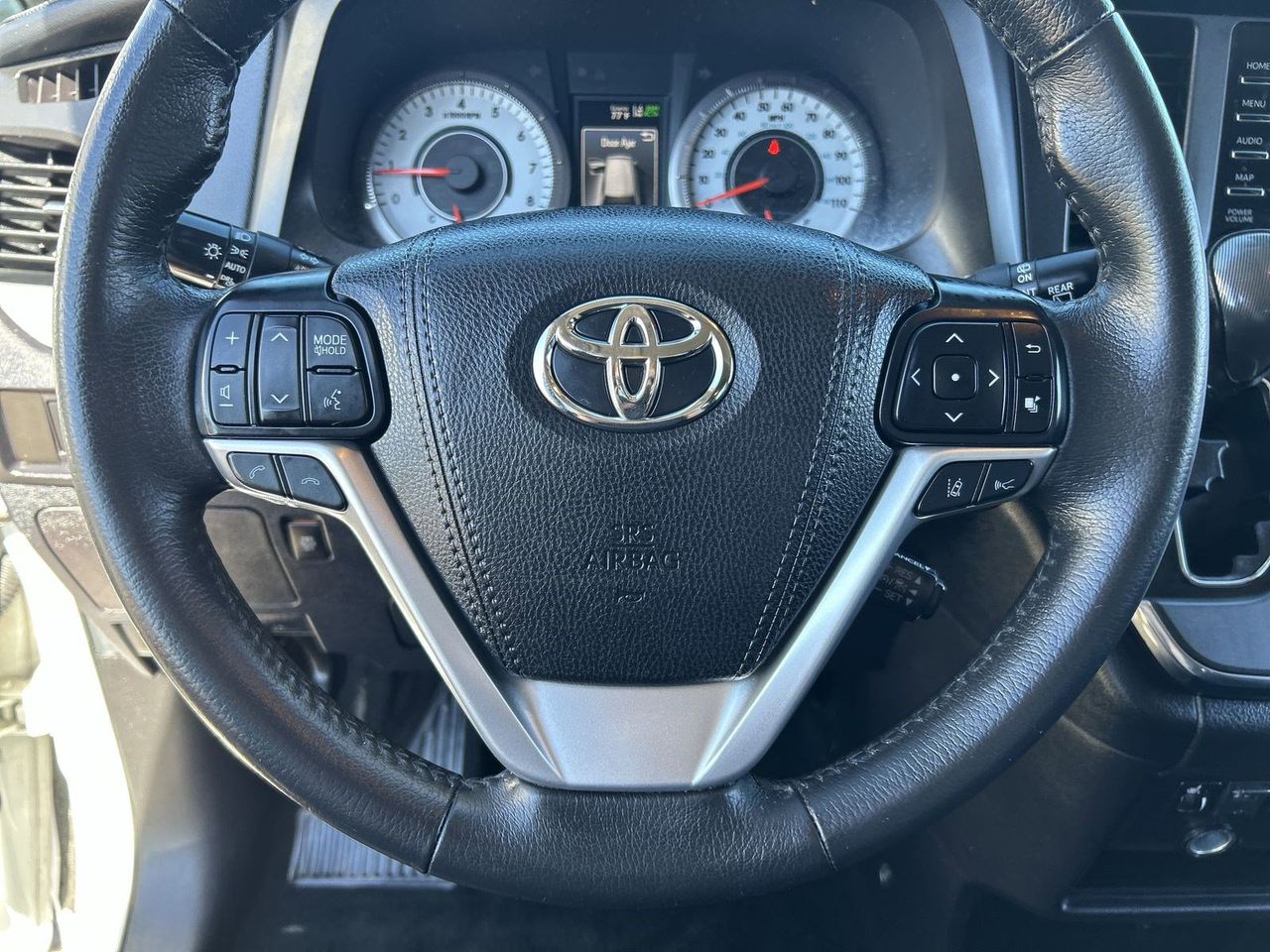 Used 2018 Super White Toyota SE image 19