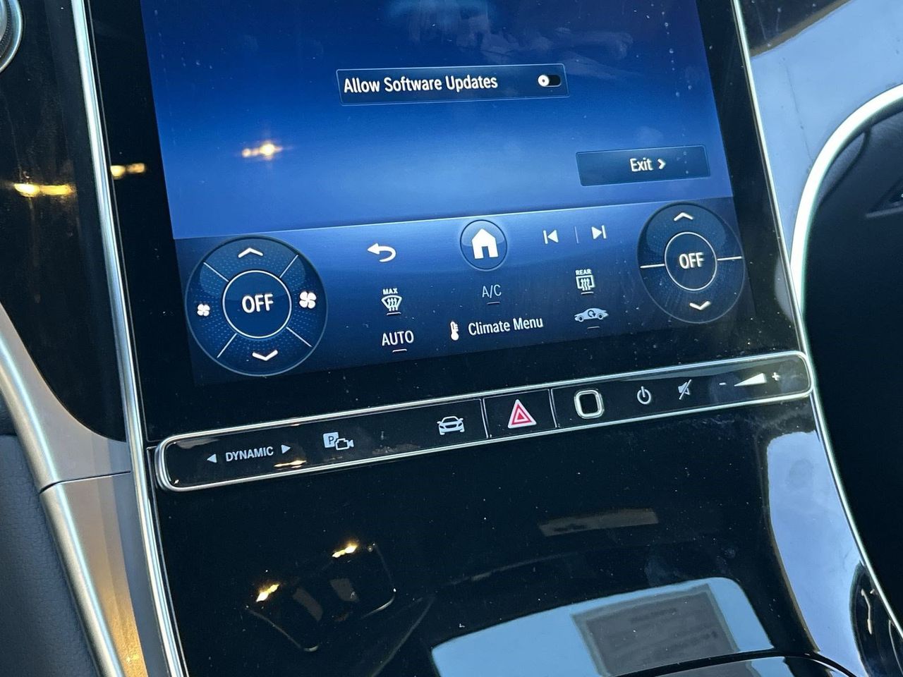 Used 2025 Polar White Mercedes-Benz GLC 300 image 24