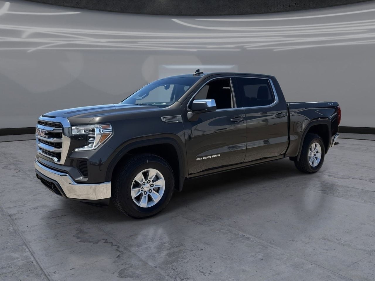 2022 GMC Sierra 4WD Crew Cab Short Box SLE's photo