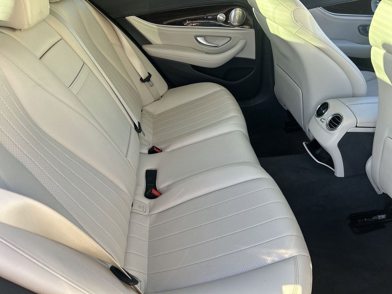 Used 2022 Obsidian Black Mercedes-Benz E 350 image 9