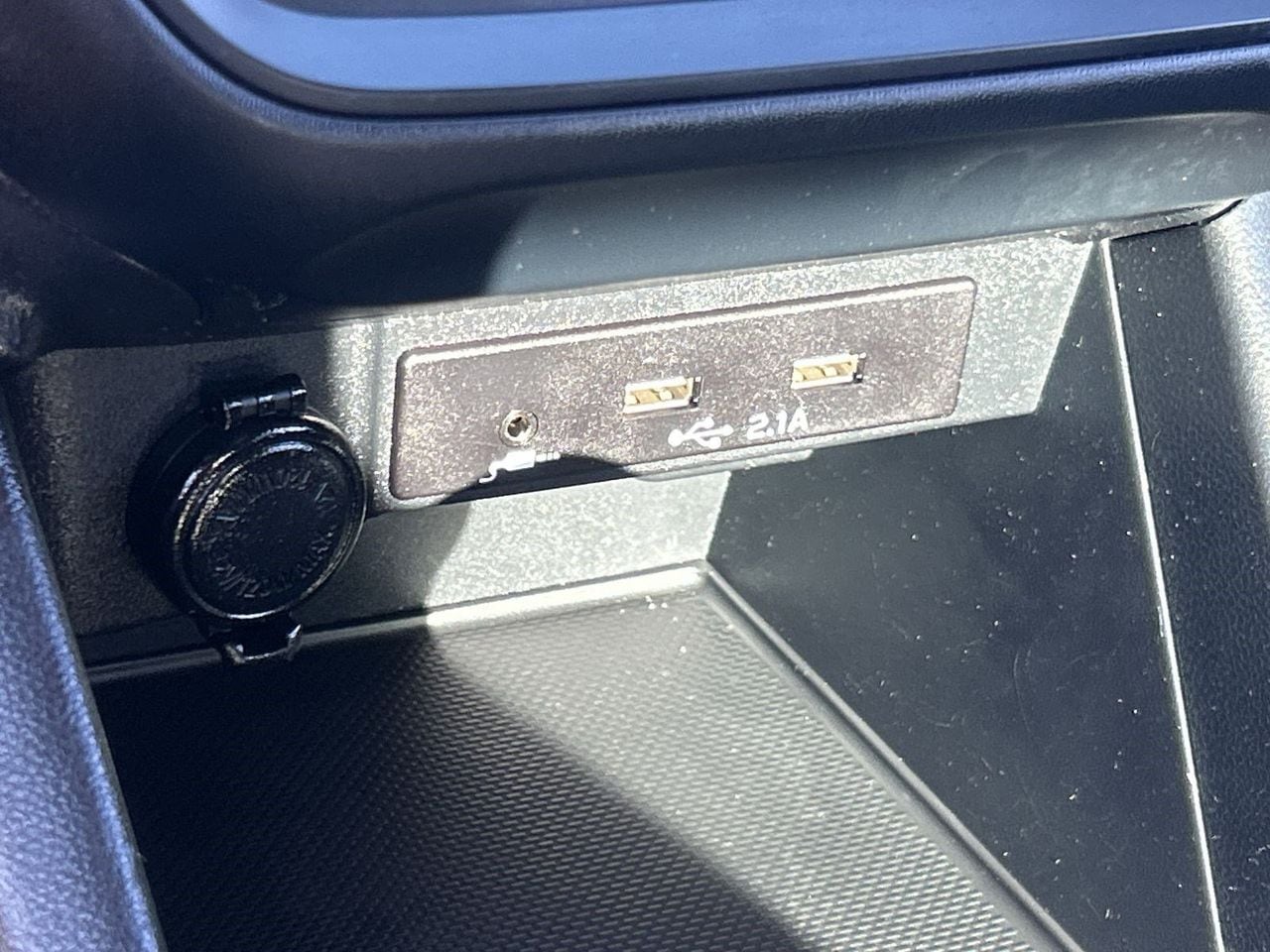 Used 2022 Ceramic White Subaru Base image 25