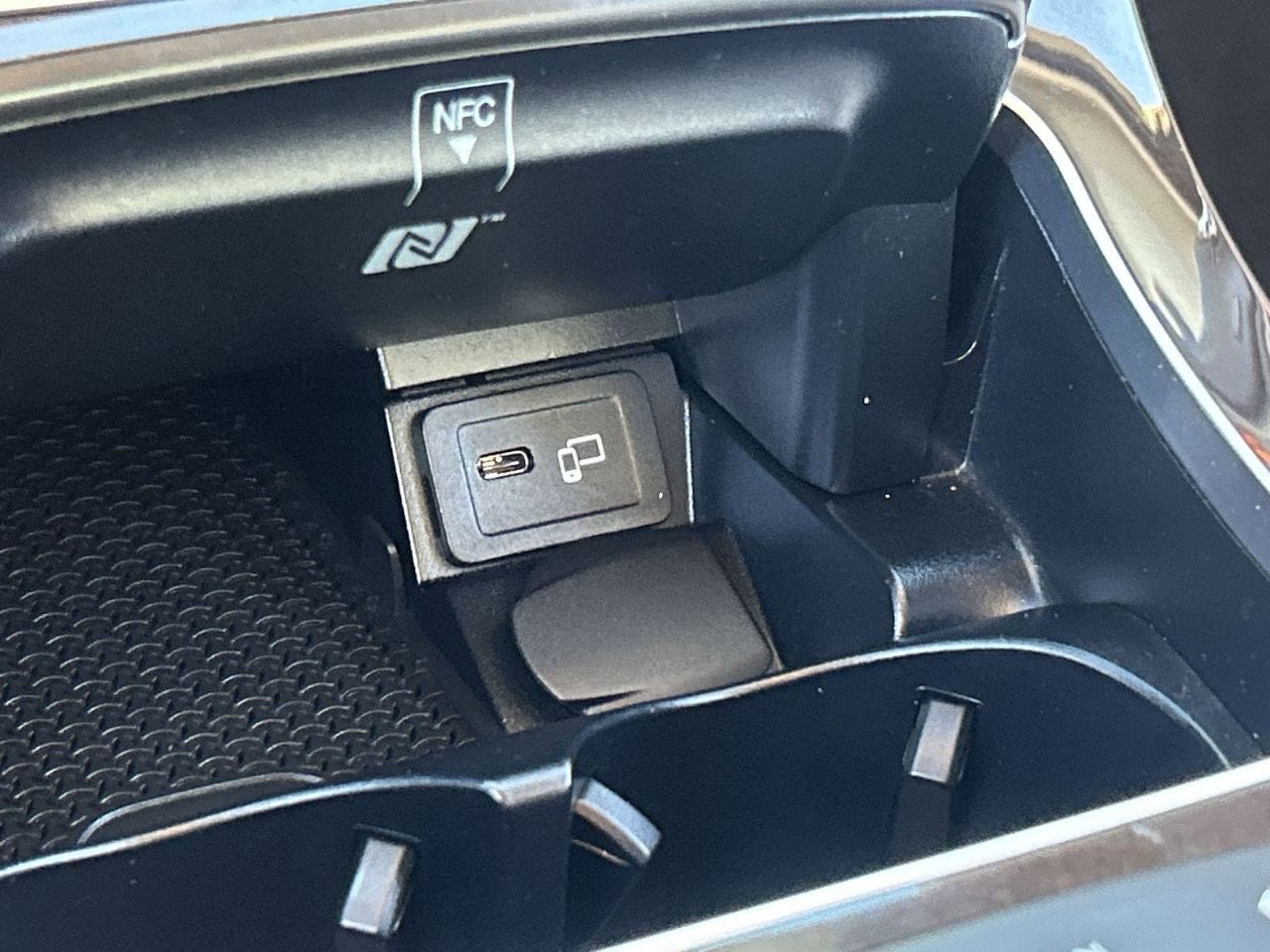 Used 2022 Obsidian Black Mercedes-Benz E 350 image 25