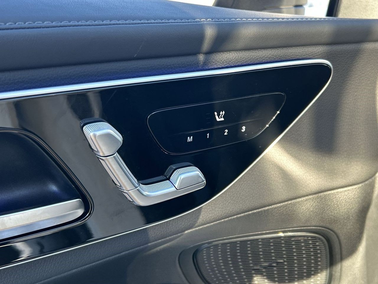 Used 2025 Polar White Mercedes-Benz GLC 300 image 17