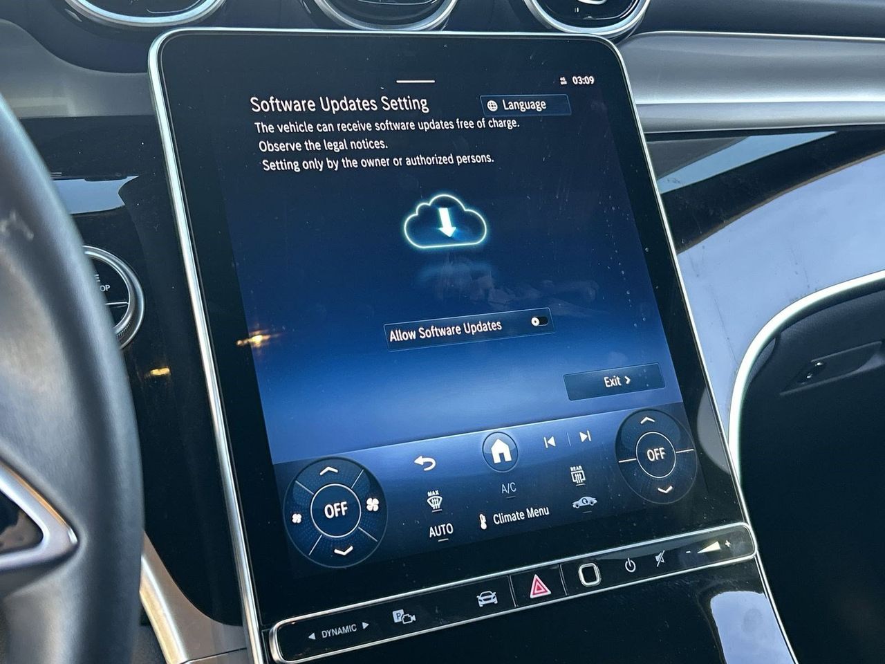 Used 2025 Polar White Mercedes-Benz GLC 300 image 22