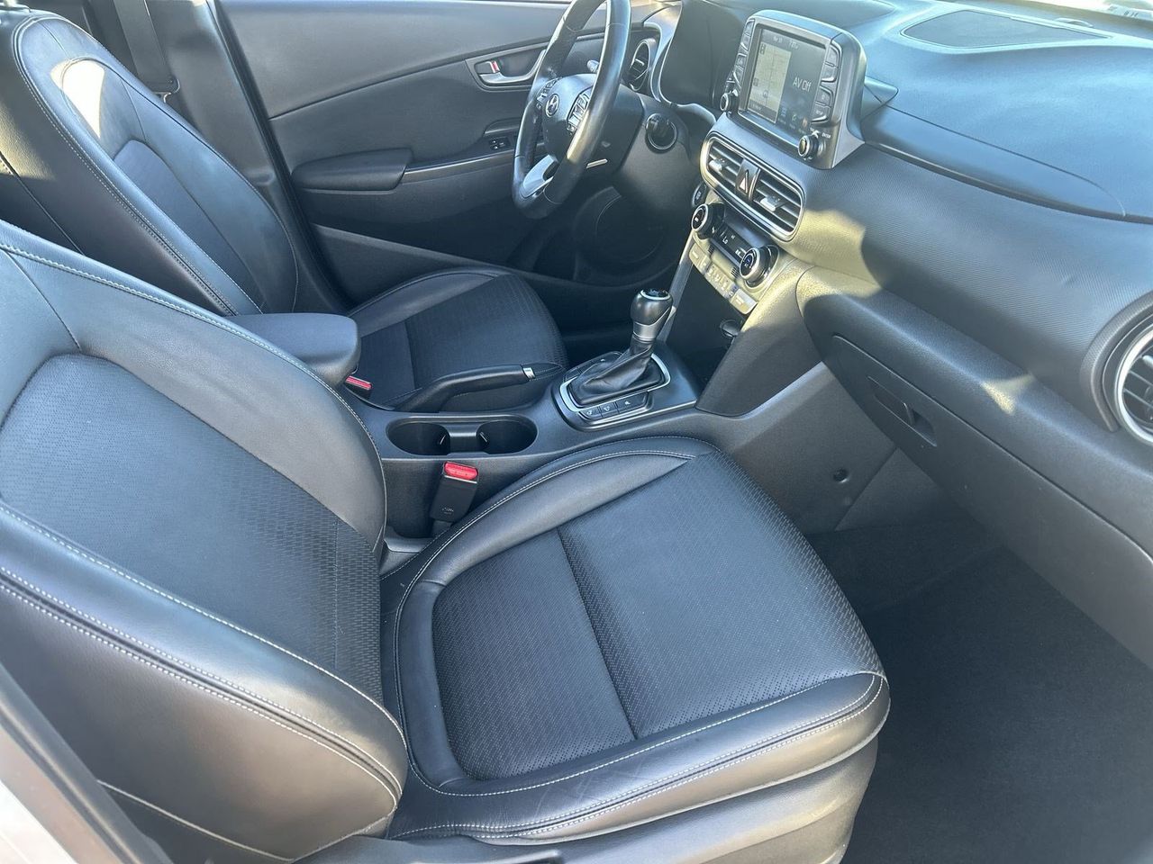 Used 2019 Chalk White Hyundai Ultimate image 9