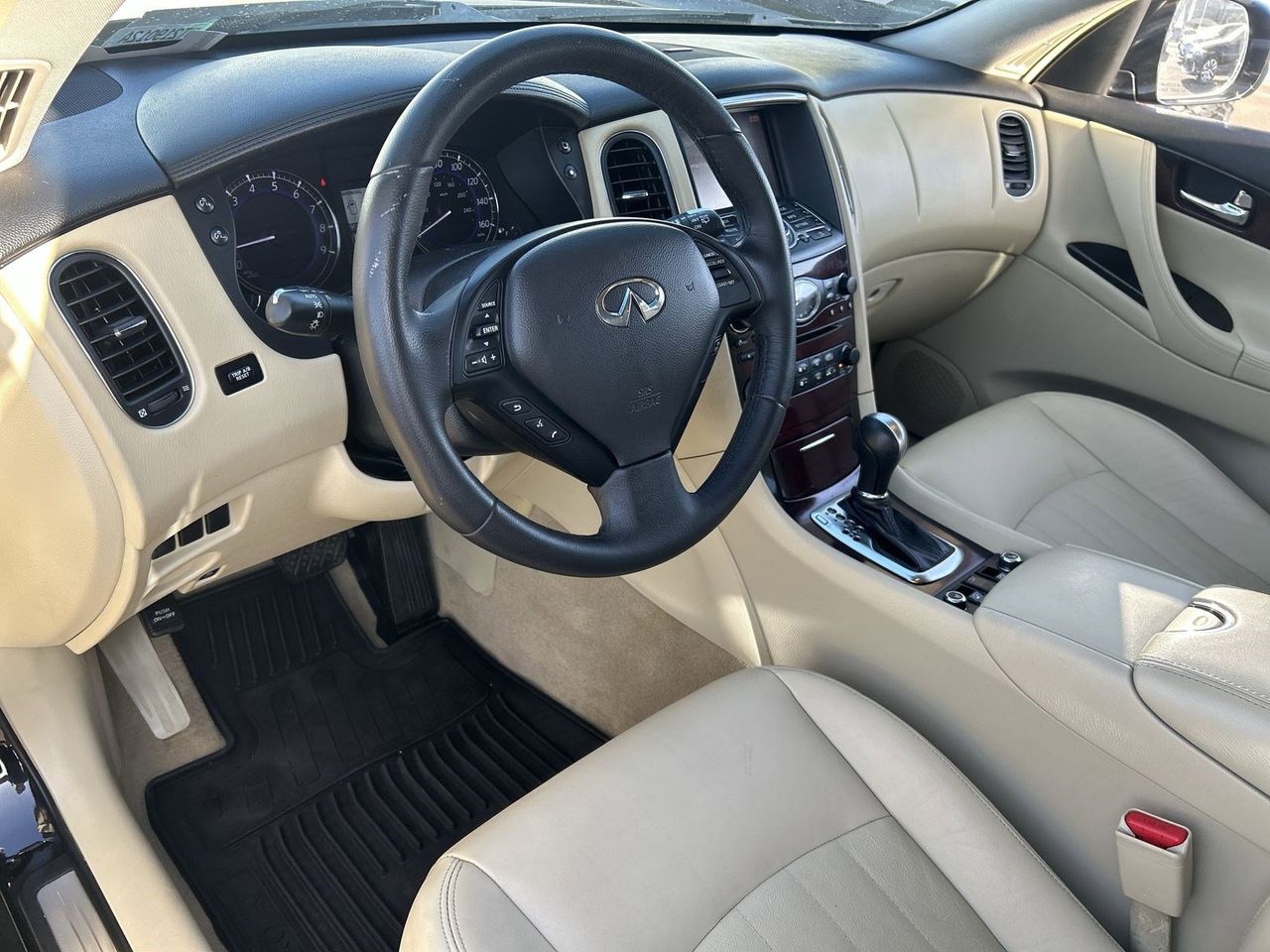 Used 2017 Black Obsidian INFINITI Base image 15