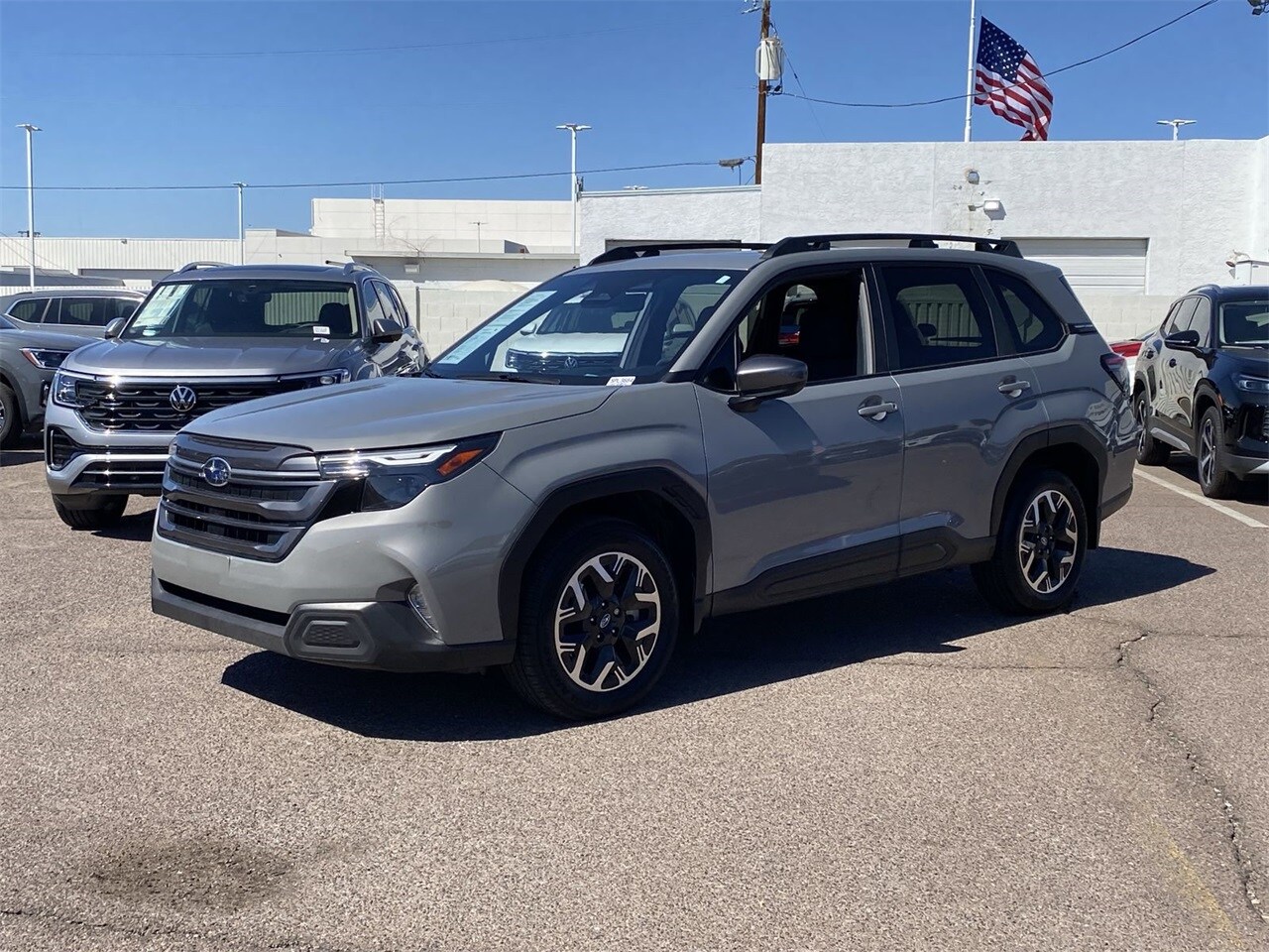 2025 Subaru Forester Premium photo 3