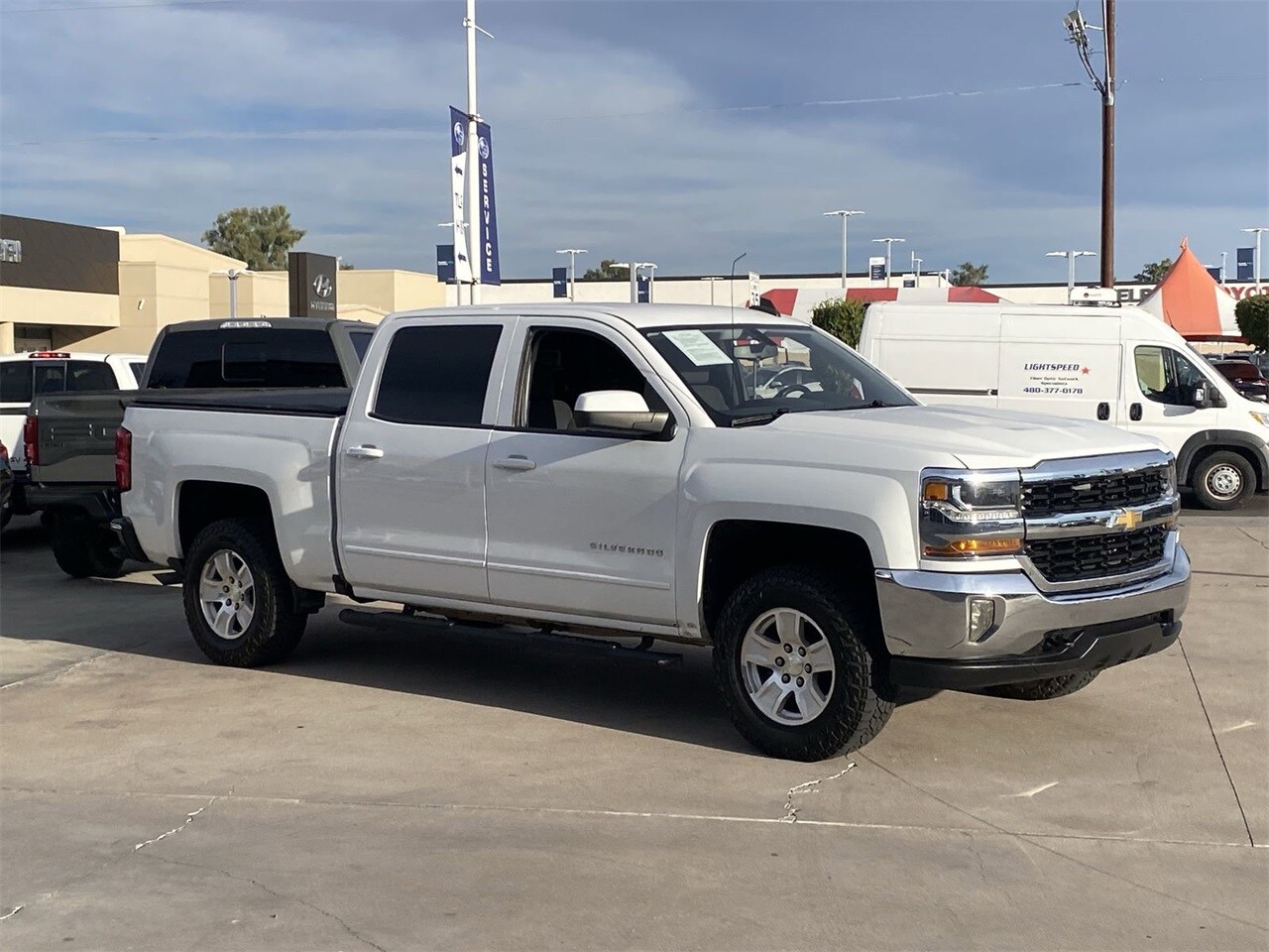 2017 Chevrolet Silverado 1500 LT photo 2
