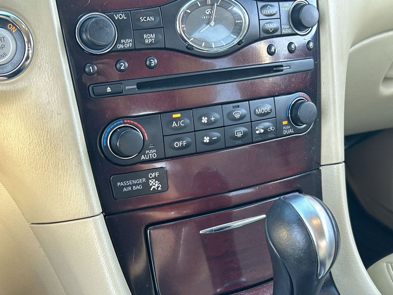 Used 2017 Black Obsidian INFINITI Base image 26