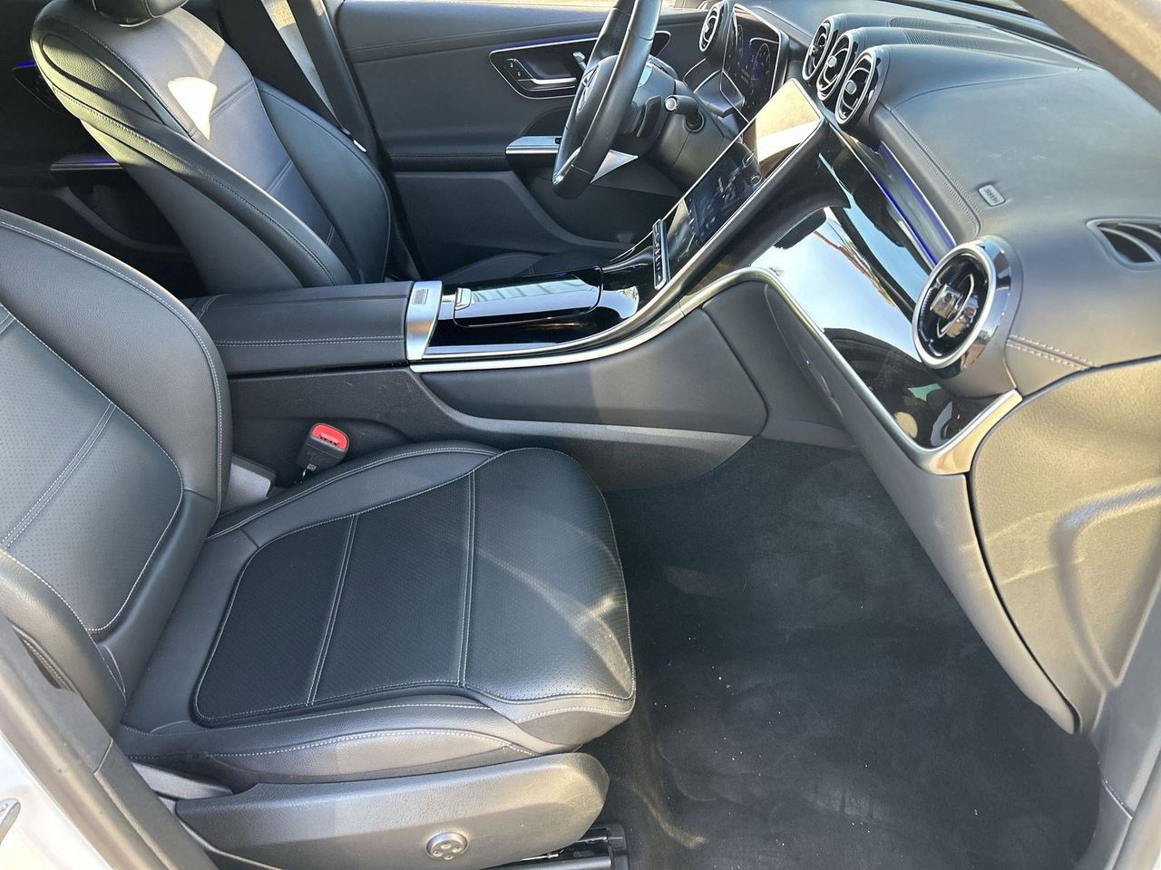 Used 2025 Polar White Mercedes-Benz GLC 300 image 9