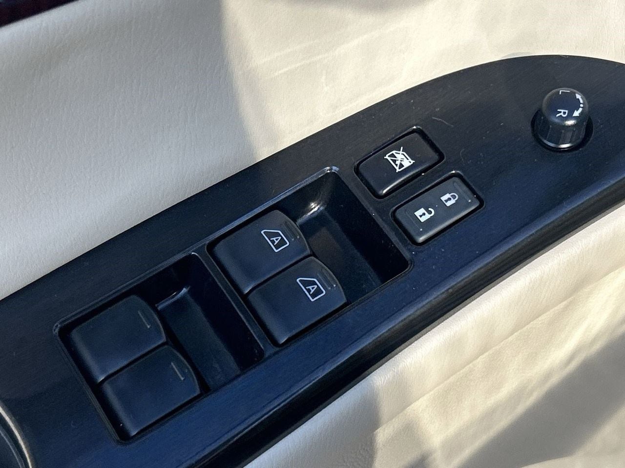 Used 2017 Black Obsidian INFINITI Base image 18