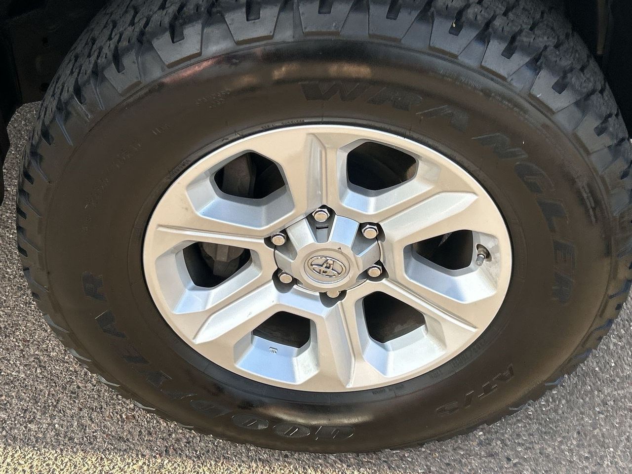 Used 2019 Midnight Black Metallic Toyota SR5 image 7