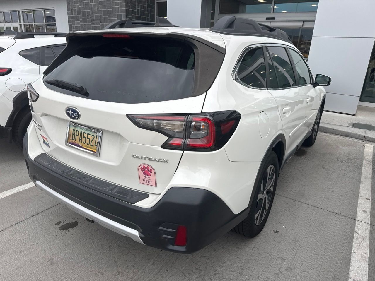 Used 2022 Crystal White Pearl Subaru Limited image 4