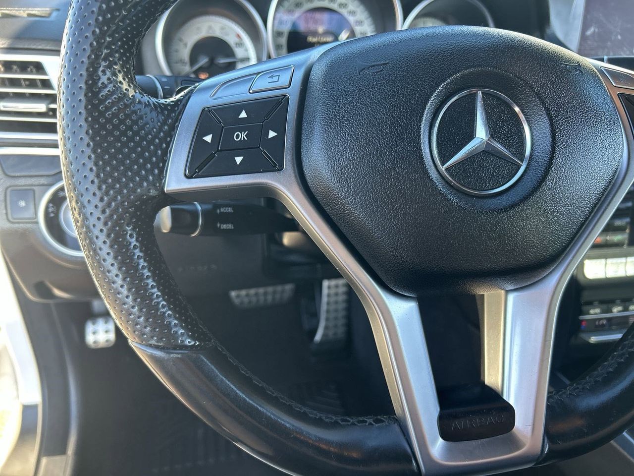 Used 2015 Designo Diamond White Metallic Mercedes-Benz E 550 image 20