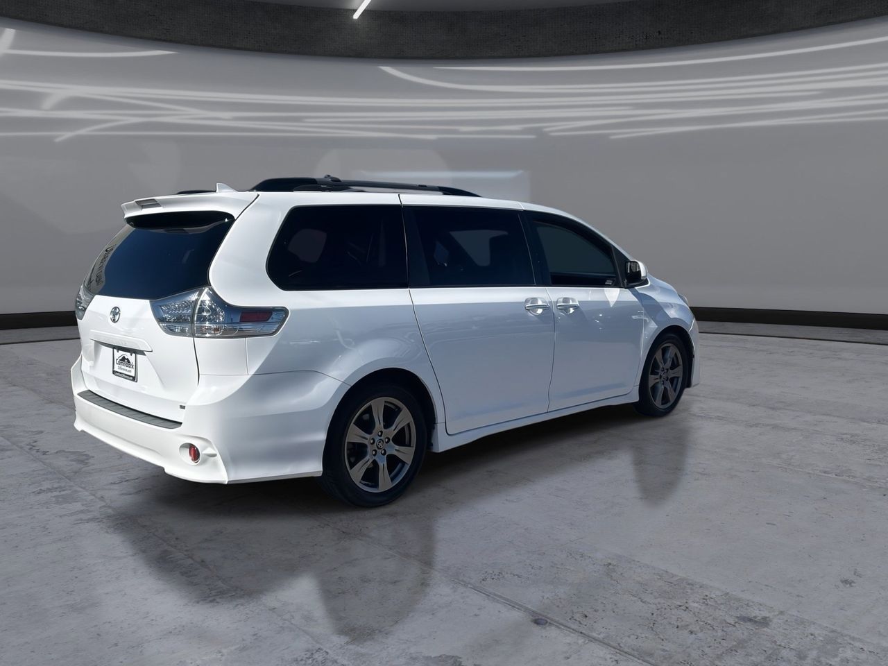 Used 2018 Super White Toyota SE image 5