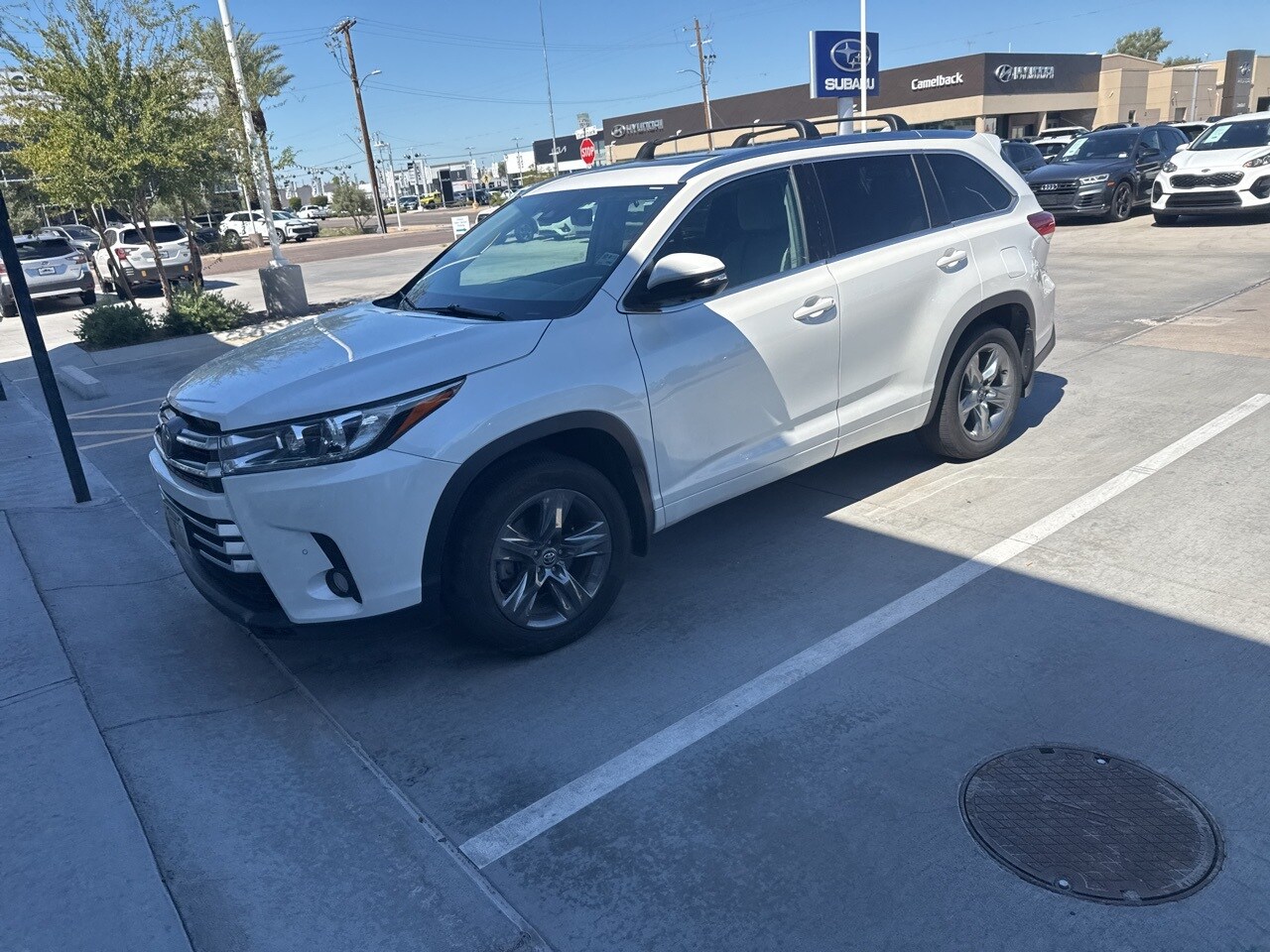 2017 Toyota Highlander Limited Platinum photo 3