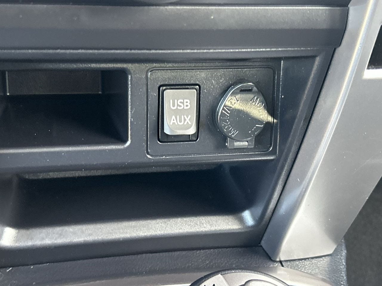 Used 2019 Midnight Black Metallic Toyota SR5 image 25