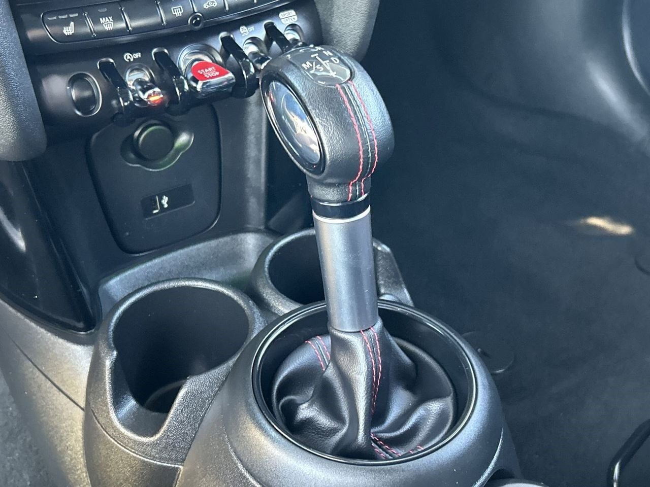 Used 2019 Pepper White MINI Classic image 28