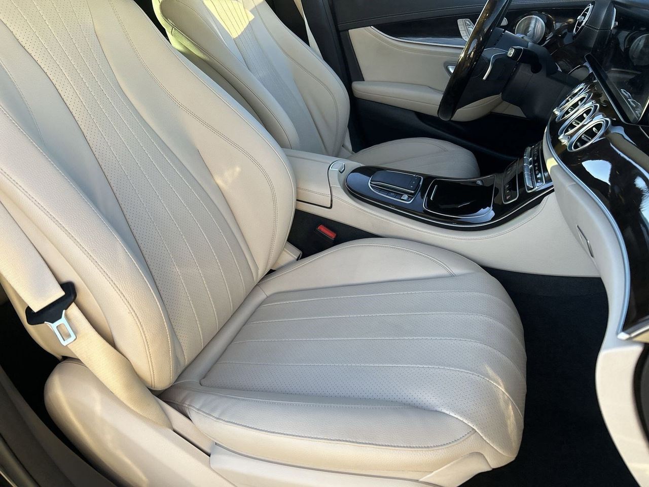 Used 2022 Obsidian Black Mercedes-Benz E 350 image 7