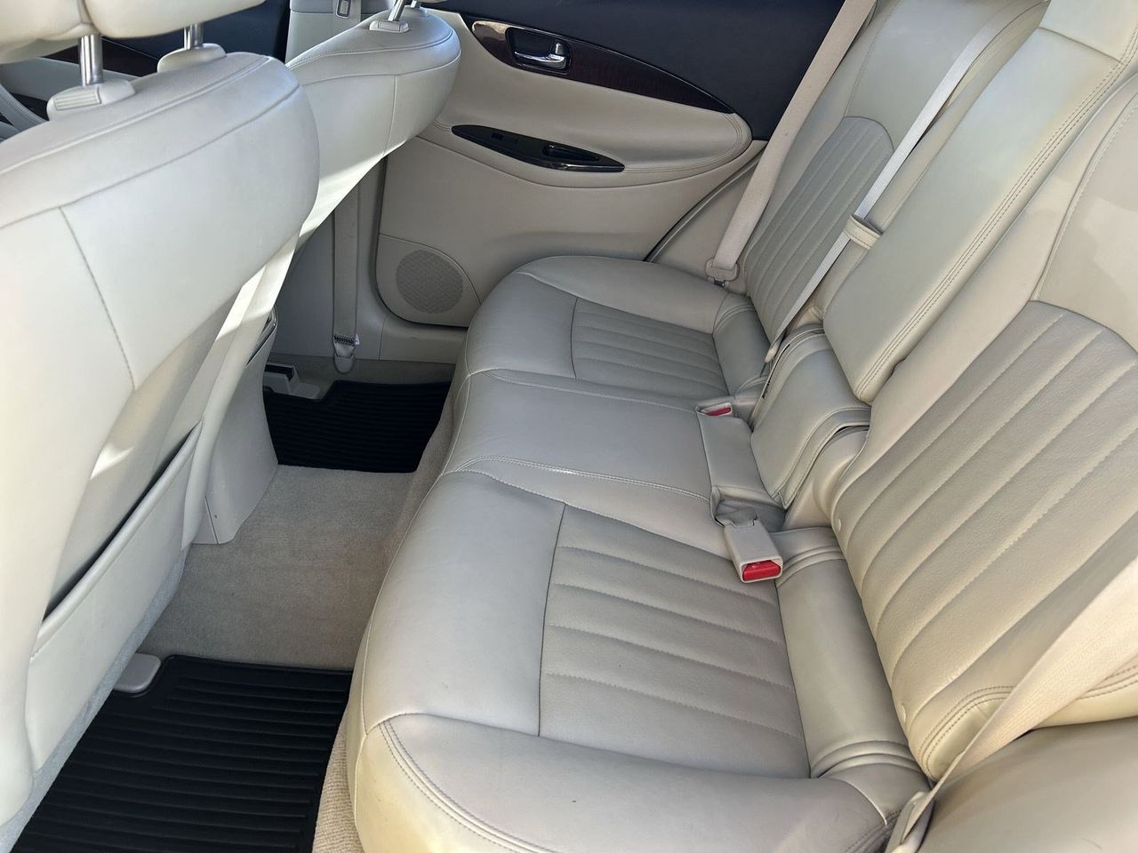 Used 2017 Black Obsidian INFINITI Base image 14