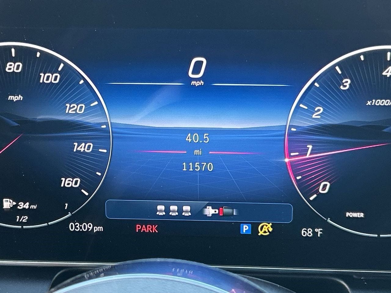 Used 2025 Polar White Mercedes-Benz GLC 300 image 28