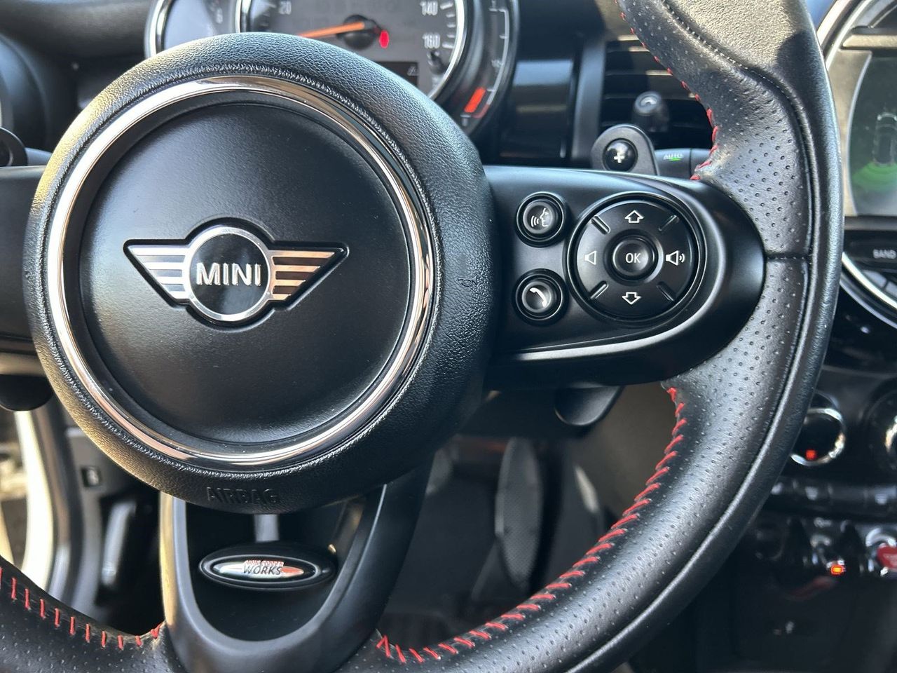 Used 2019 Pepper White MINI Classic image 22