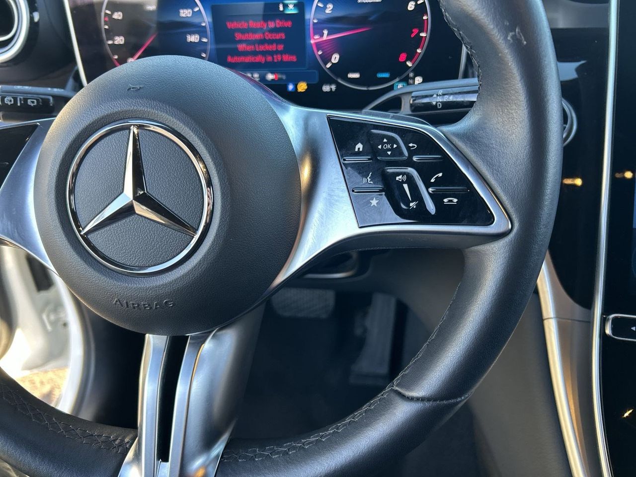 Used 2025 Polar White Mercedes-Benz GLC 300 image 21