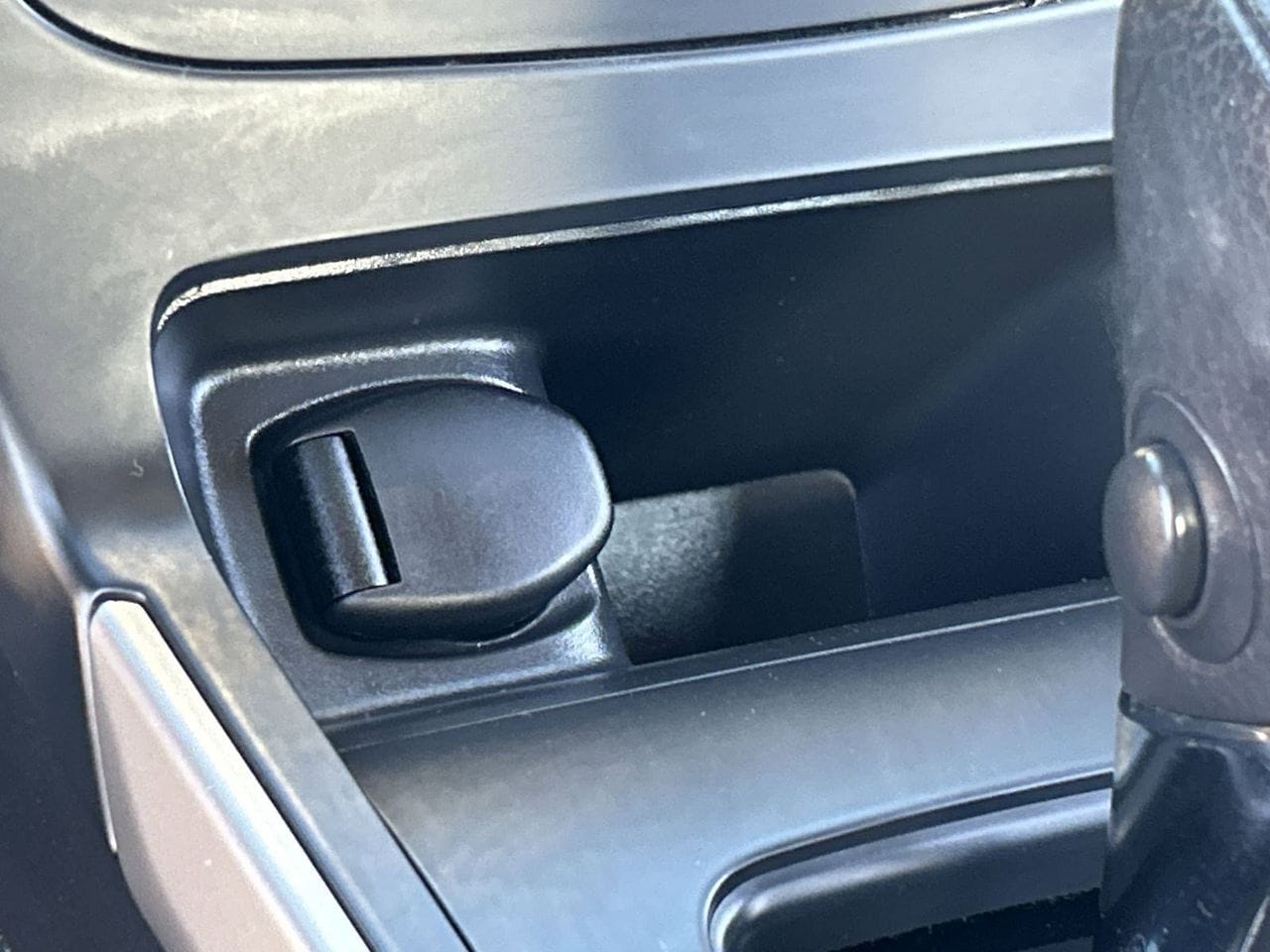 Used 2019 Brilliant Silver Metallic Nissan S image 25