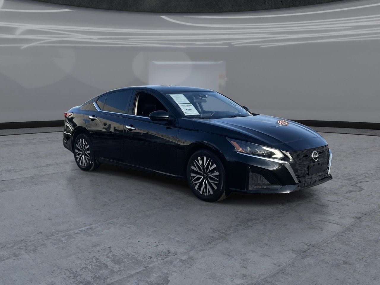 Used 2023 Super Black Clearcoat Nissan 2.5 SV image 2