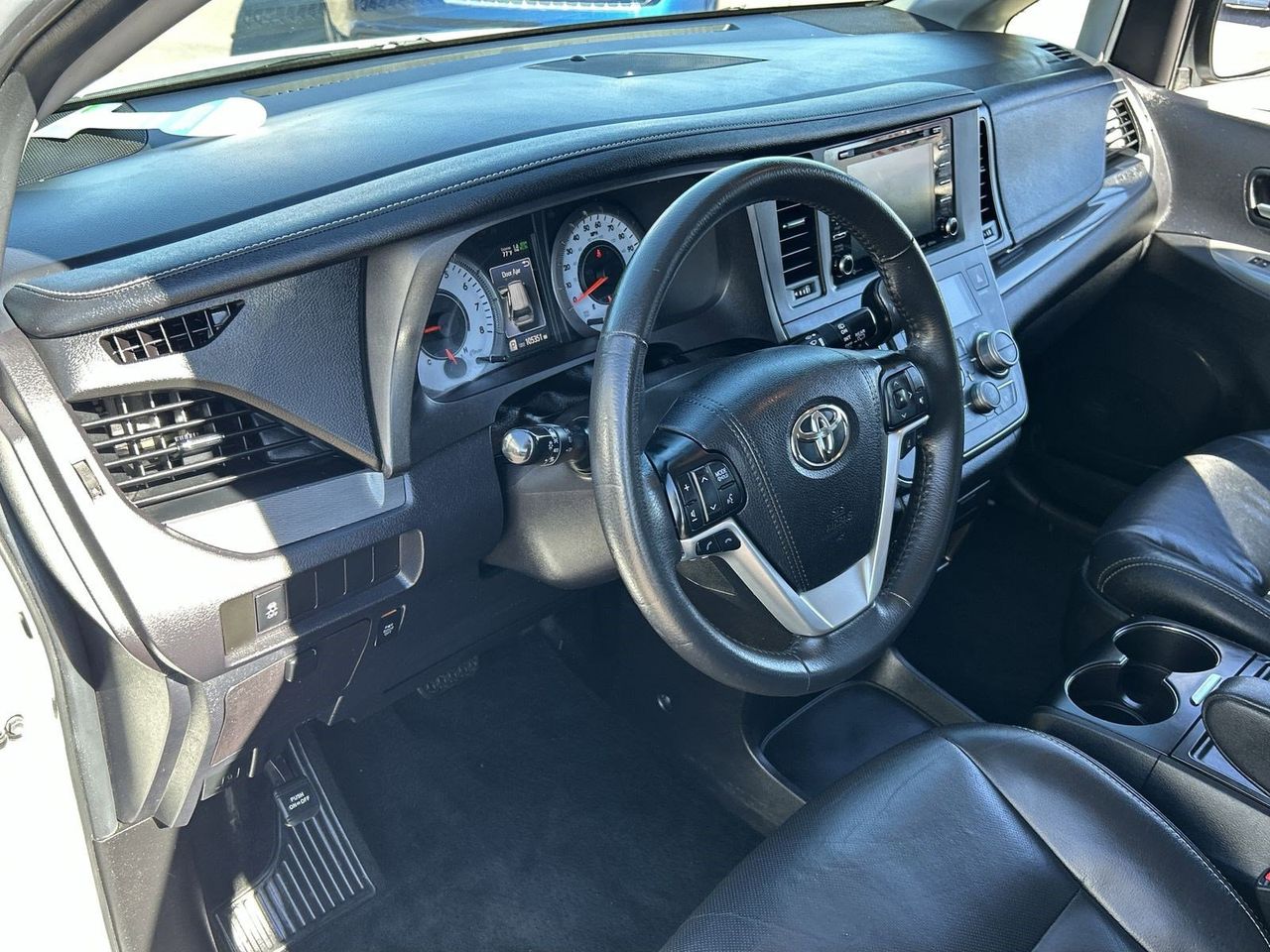 Used 2018 Super White Toyota SE image 14