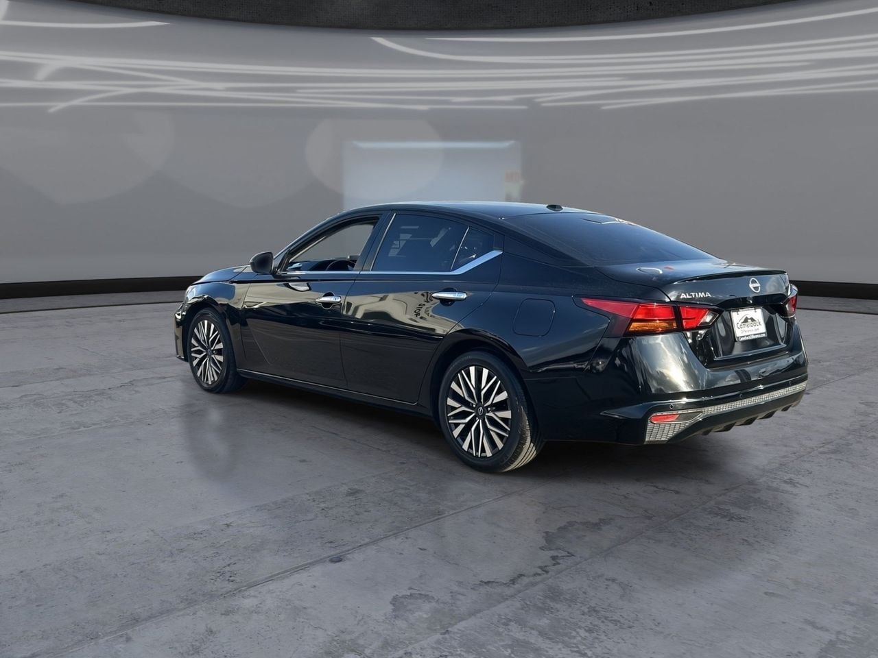 Used 2023 Super Black Clearcoat Nissan 2.5 SV image 4