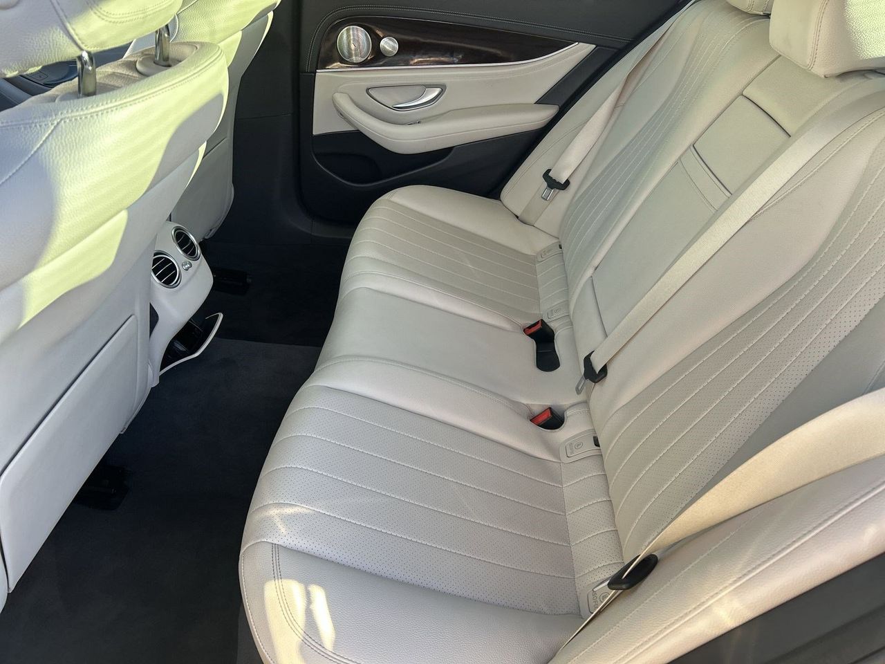 Used 2022 Obsidian Black Mercedes-Benz E 350 image 13