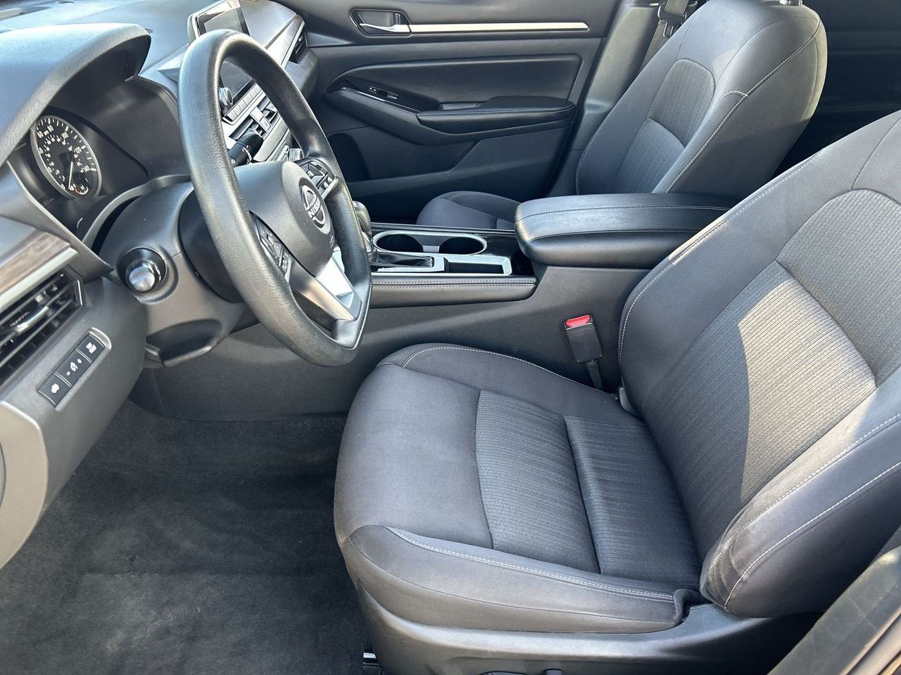 Used 2023 Super Black Clearcoat Nissan 2.5 SV image 16