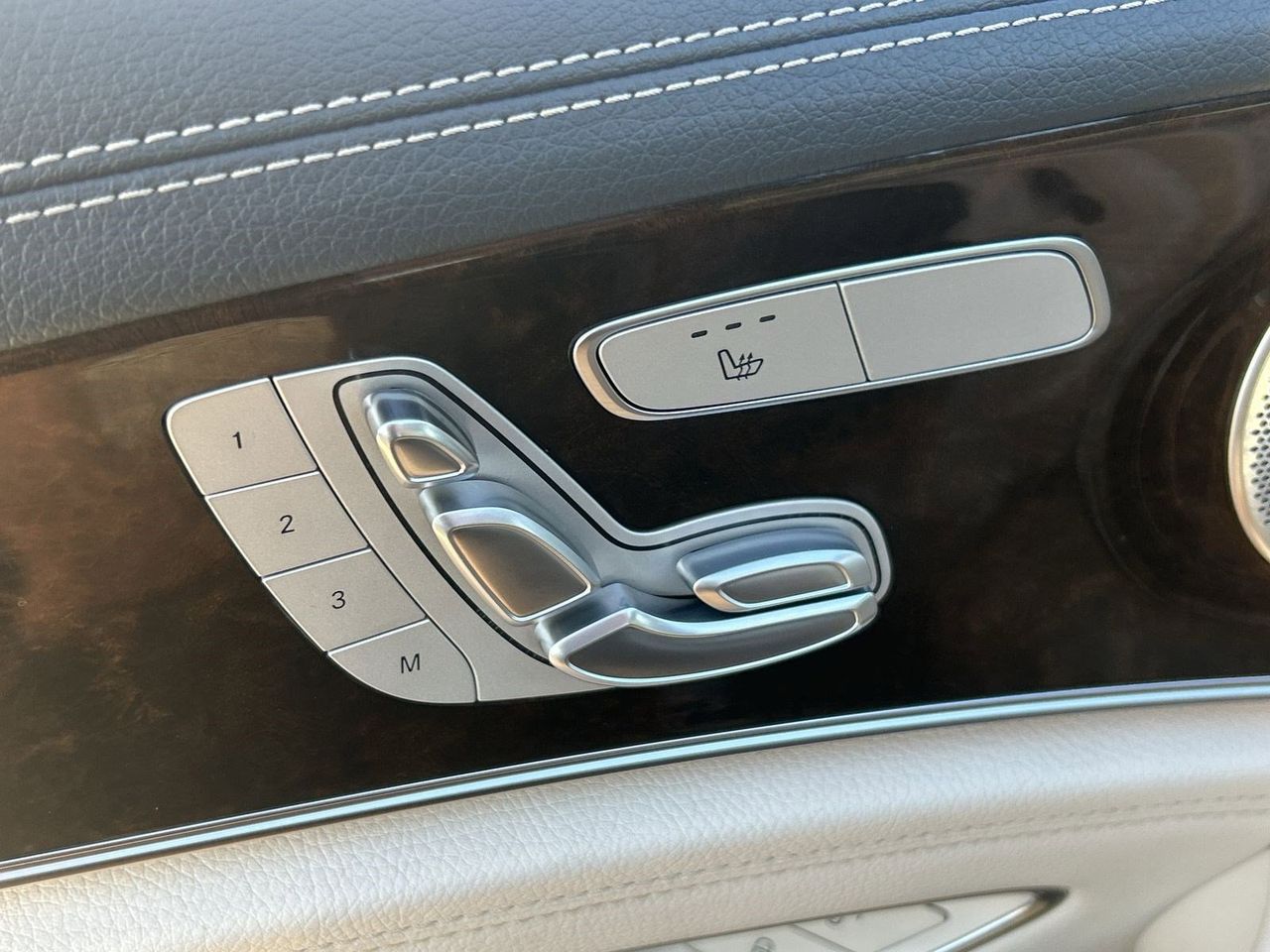 Used 2022 Obsidian Black Mercedes-Benz E 350 image 16