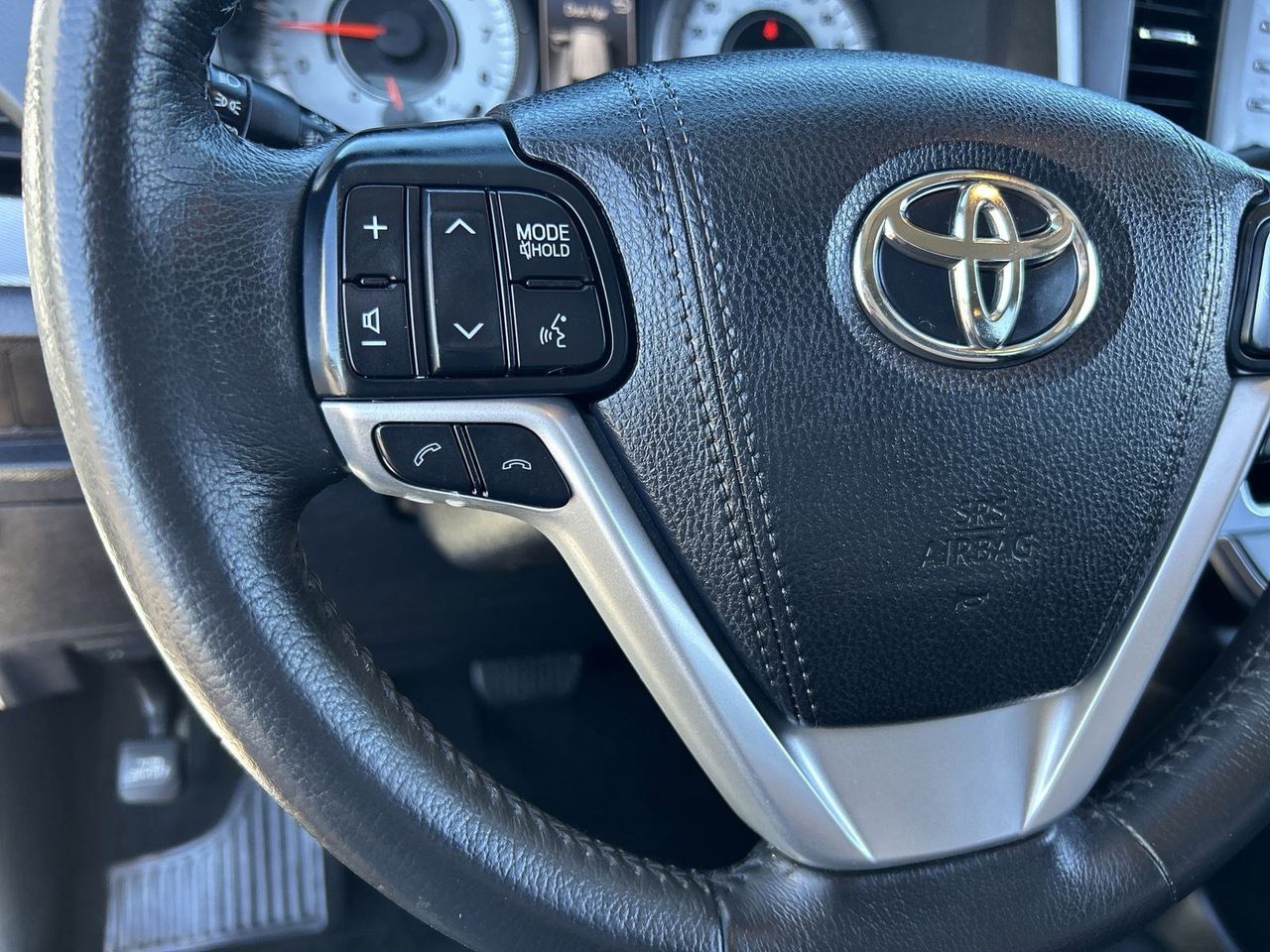 Used 2018 Super White Toyota SE image 20
