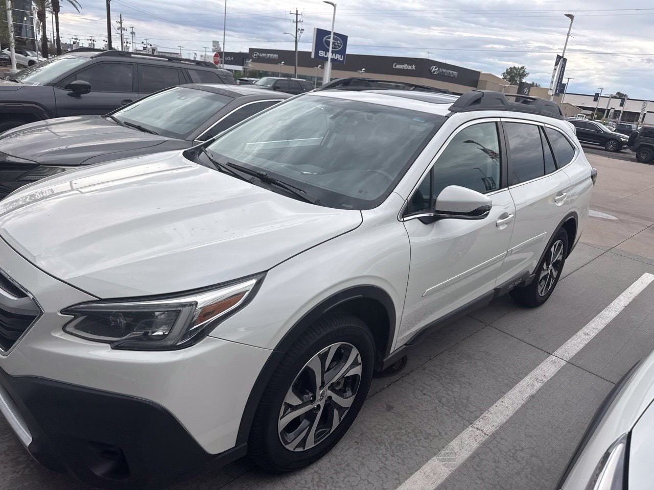 Used 2022 Crystal White Pearl Subaru Limited image 8