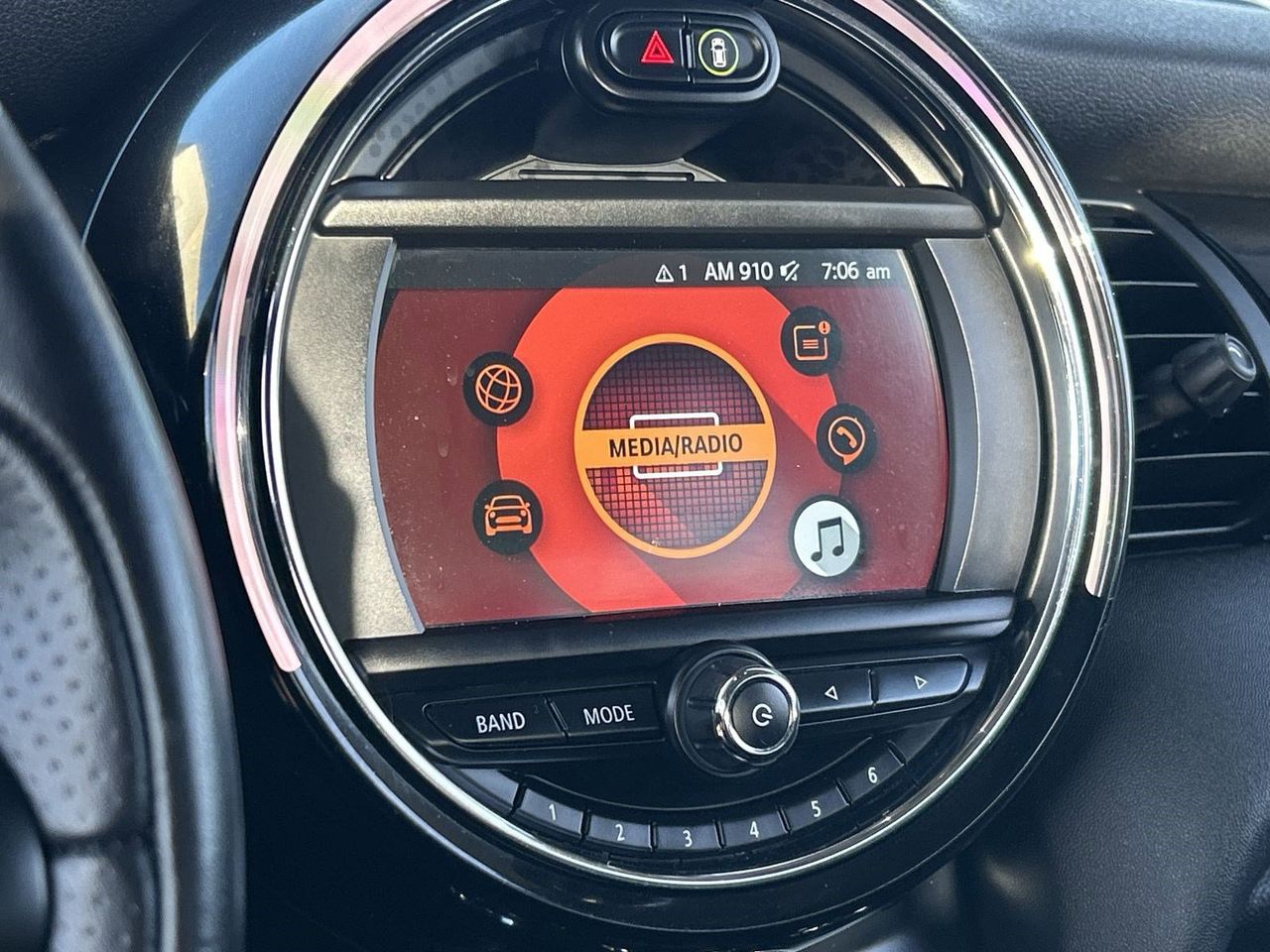 Used 2019 Pepper White MINI Classic image 24