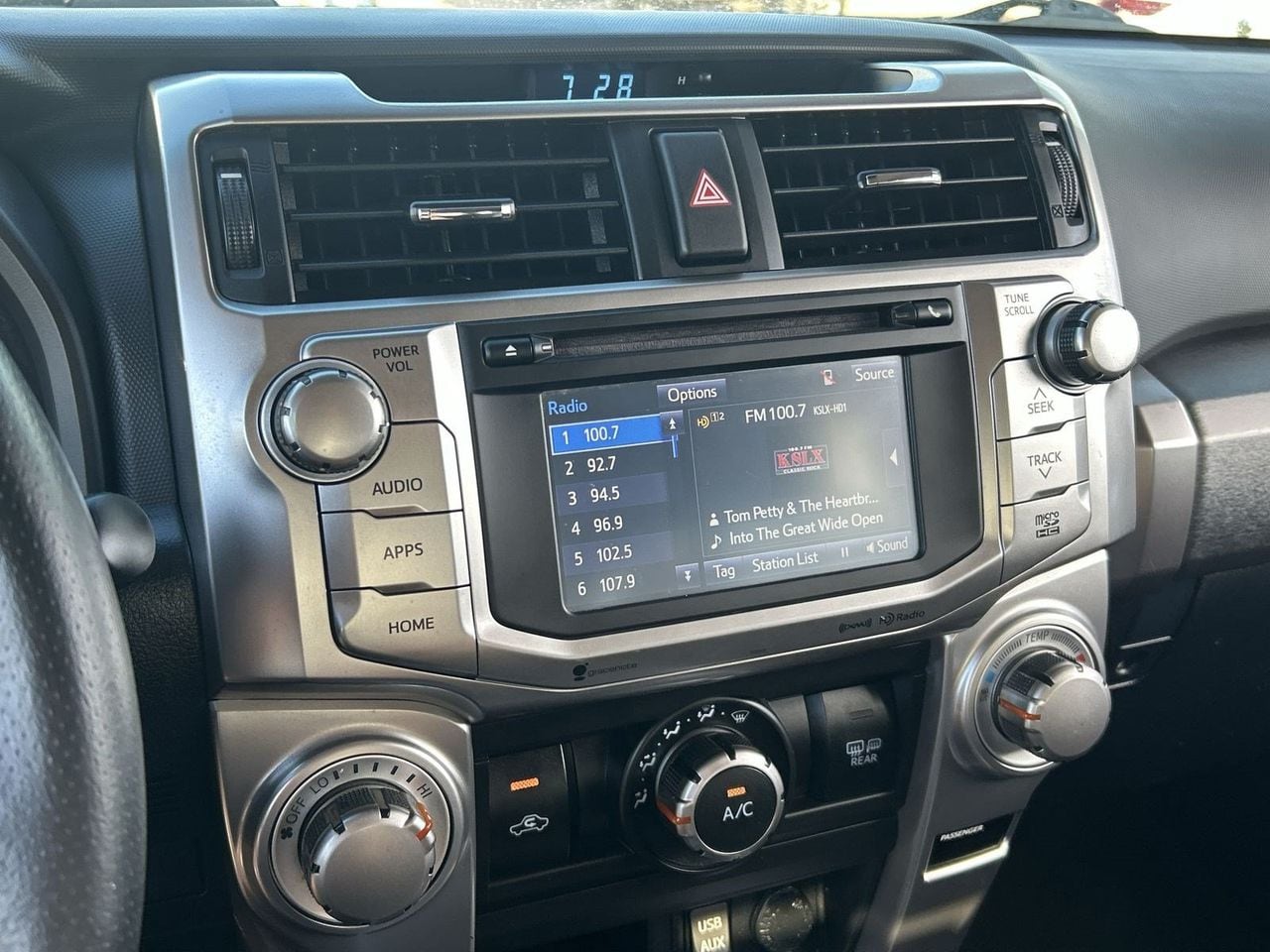 Used 2019 Midnight Black Metallic Toyota SR5 image 22
