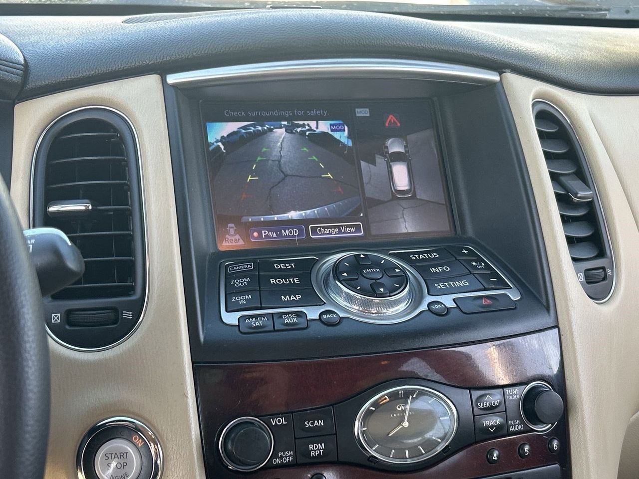 Used 2017 Black Obsidian INFINITI Base image 25