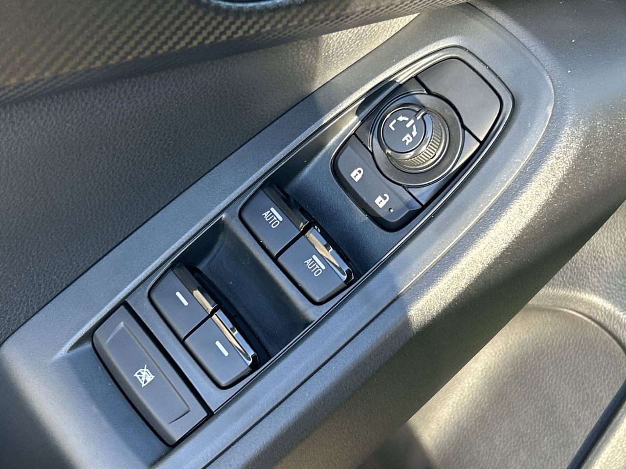 New 2026 Citron Yellow Pearl Subaru Sport Hybrid image 17