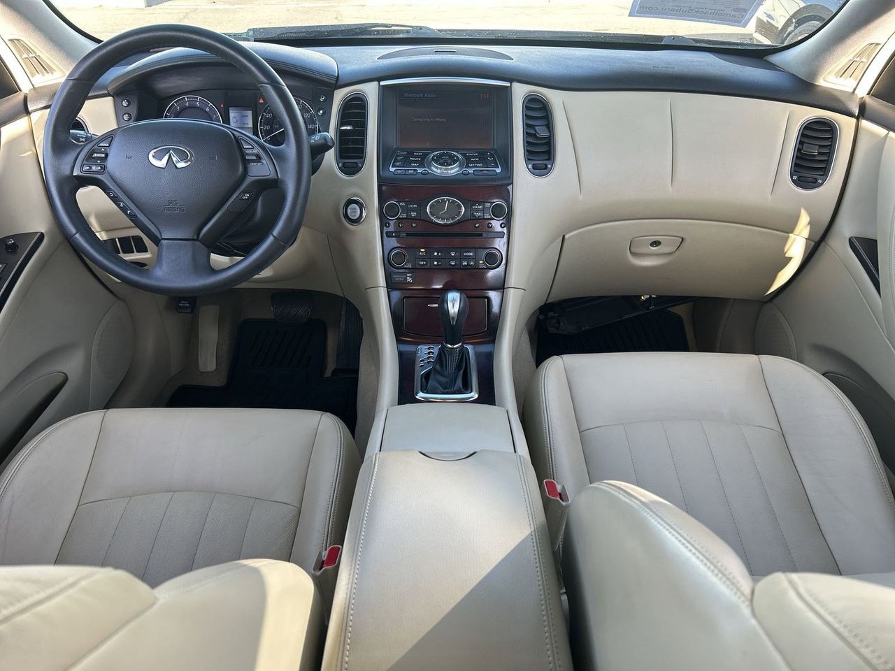 Used 2017 Black Obsidian INFINITI Base image 12