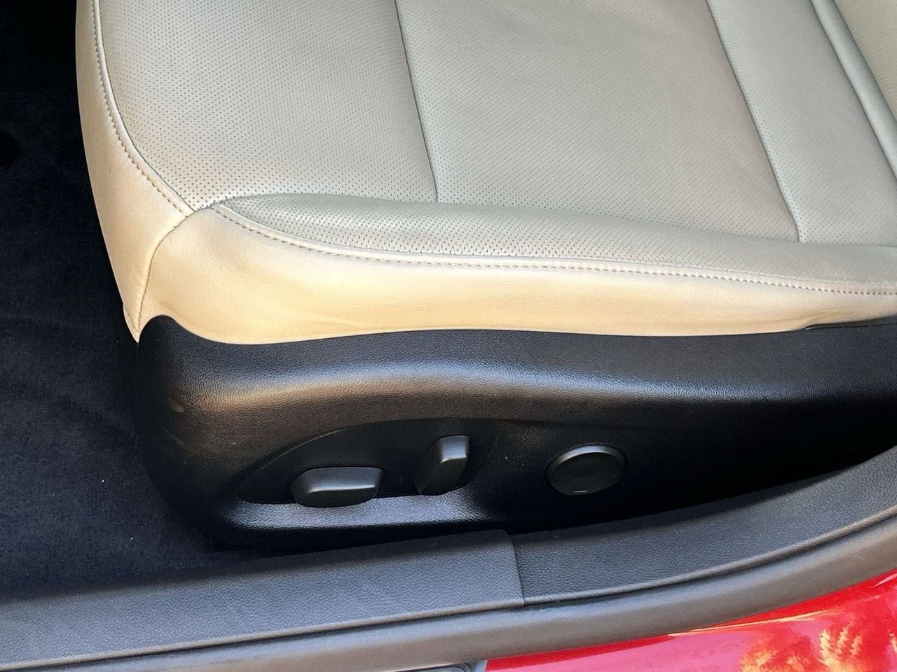 Used 2021 Infrared Tintcoat Cadillac Premium Luxury image 17