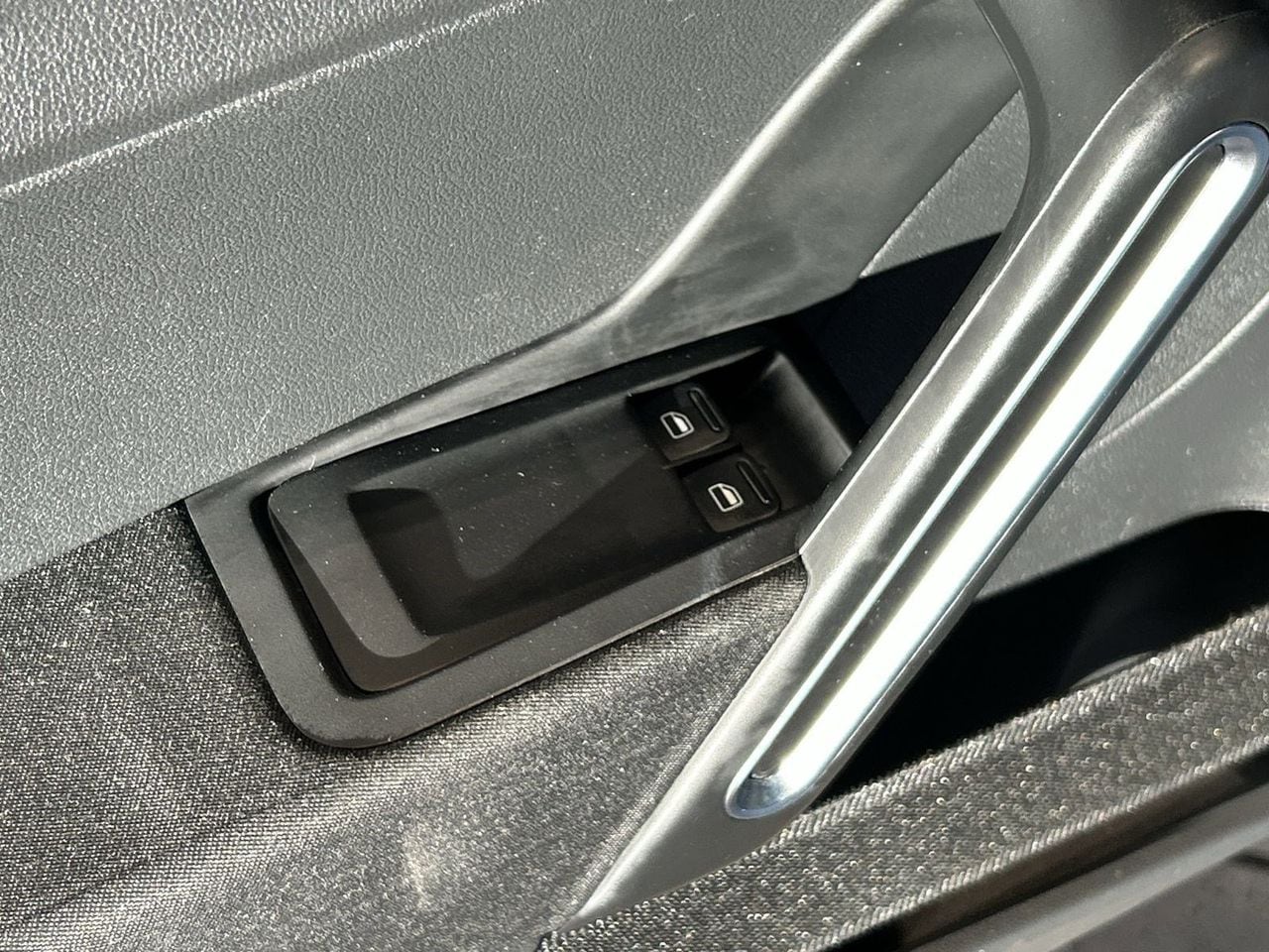 Used 2019 Silk Blue Metallic Volkswagen 2.0T S image 18