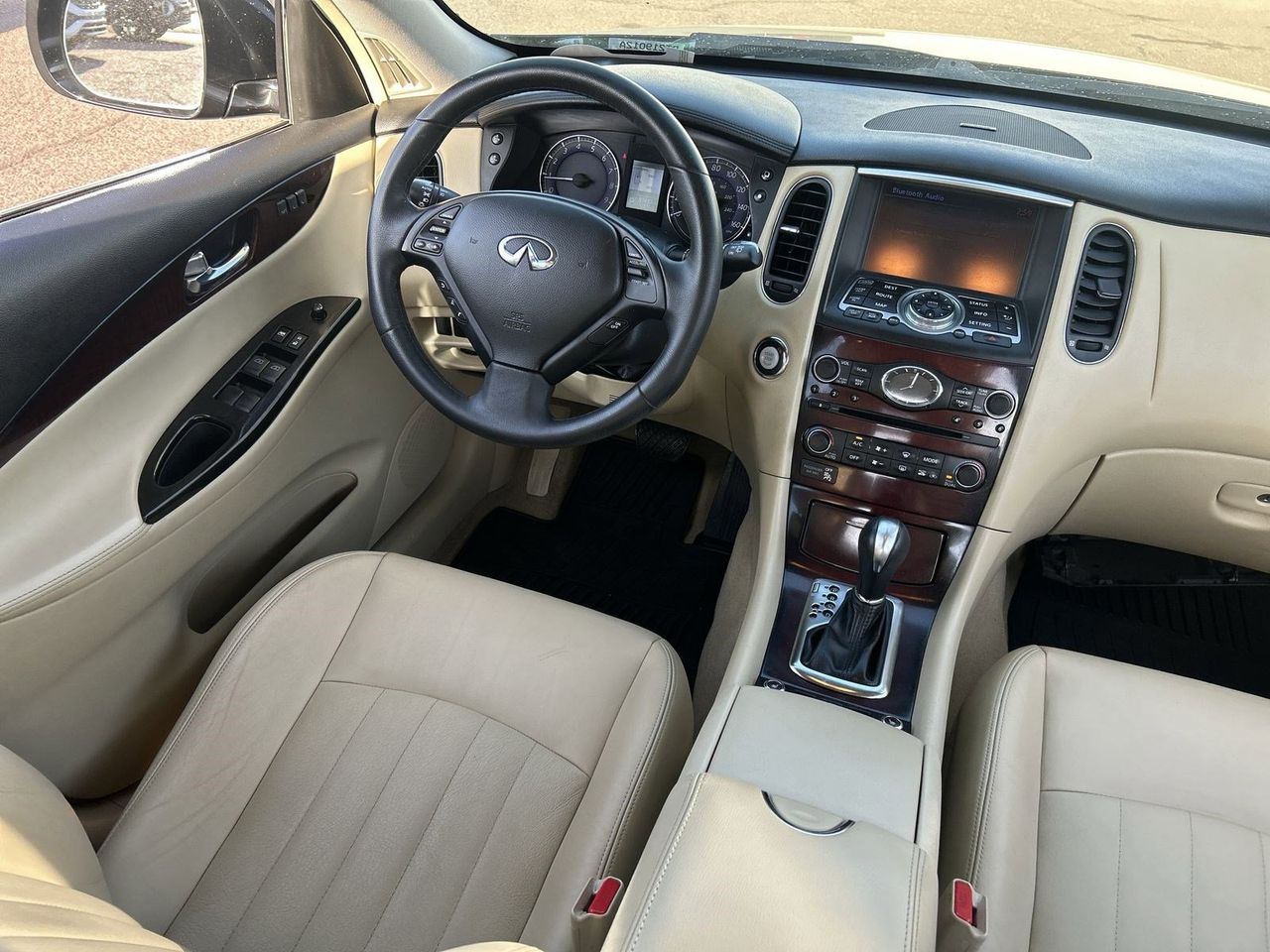 Used 2017 Black Obsidian INFINITI Base image 11