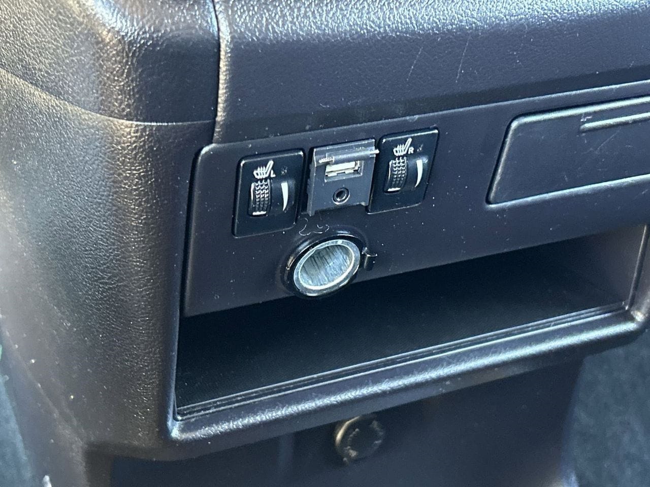 Used 2018 Super White Toyota SE image 25