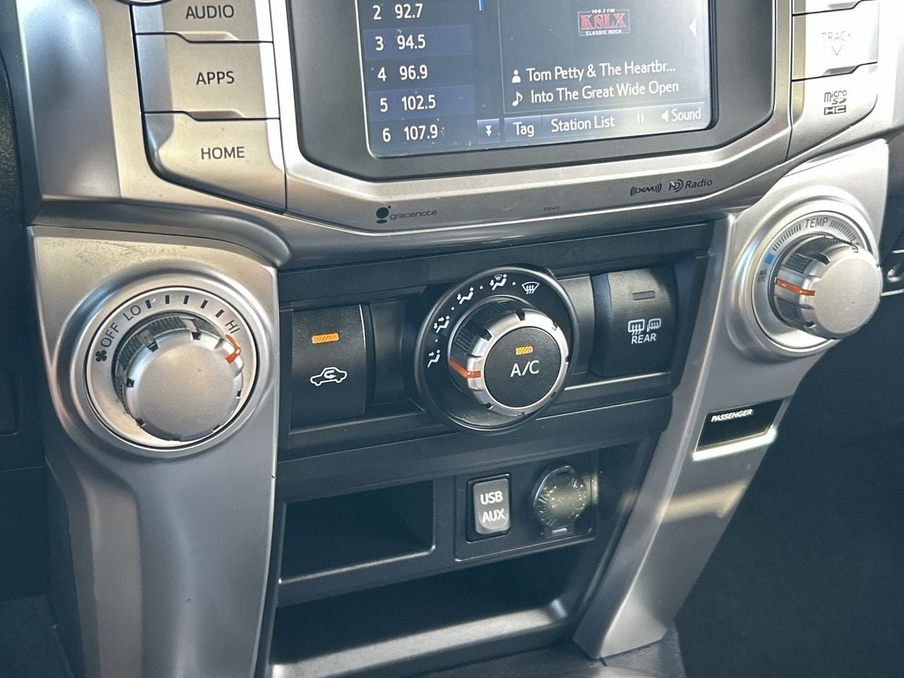 Used 2019 Midnight Black Metallic Toyota SR5 image 24