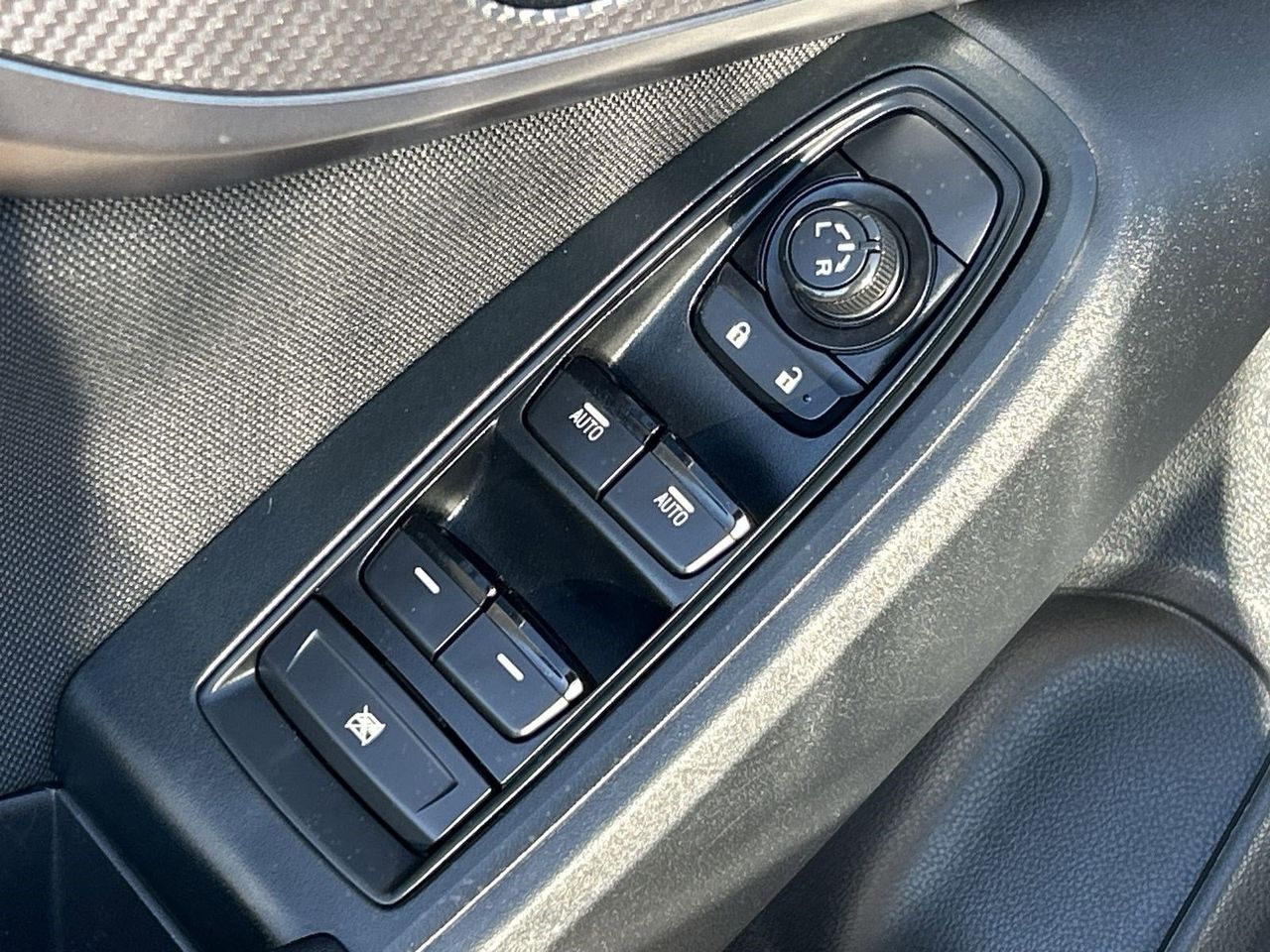 Used 2022 Ceramic White Subaru Base image 18