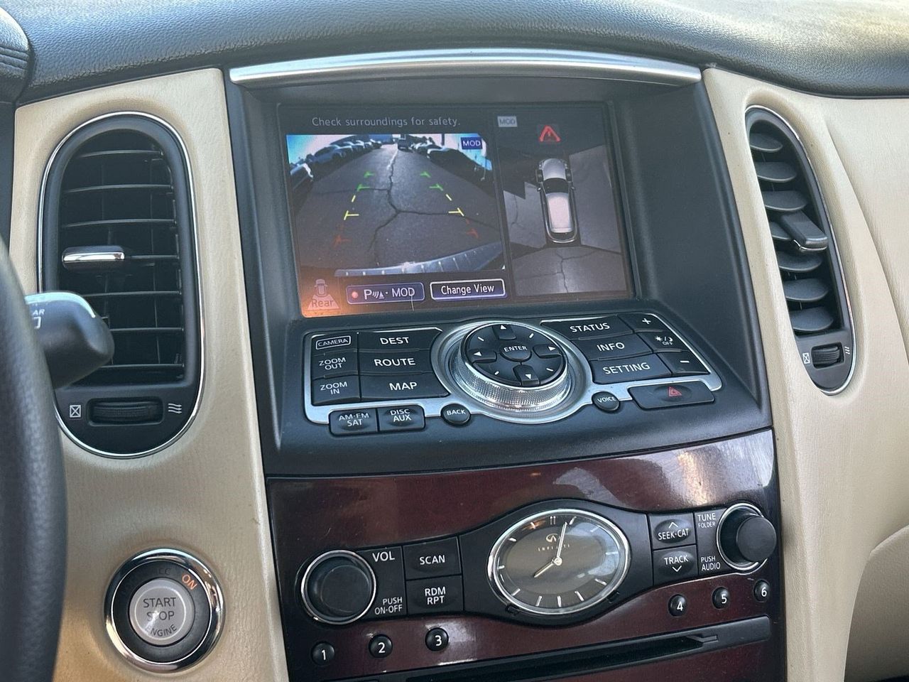 Used 2017 Black Obsidian INFINITI Base image 24