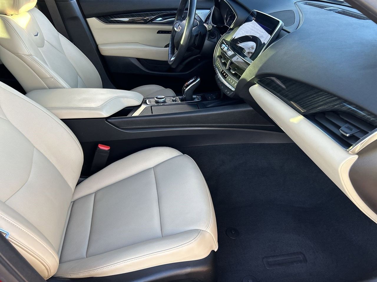 Used 2021 Infrared Tintcoat Cadillac Premium Luxury image 9