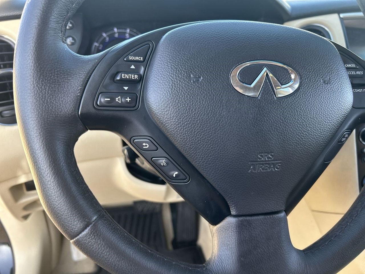 Used 2017 Black Obsidian INFINITI Base image 21